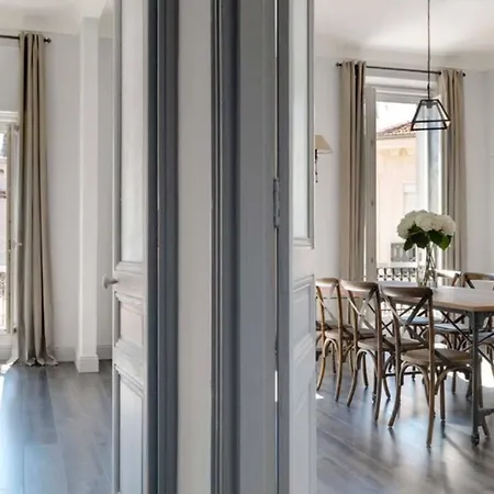 شقة Napoleon - Red Carpet Apartment, *