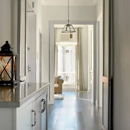Napoleon - Red Carpet Apartment, * كان