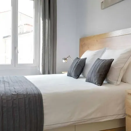 شقة Napoleon - Red Carpet Apartment, *